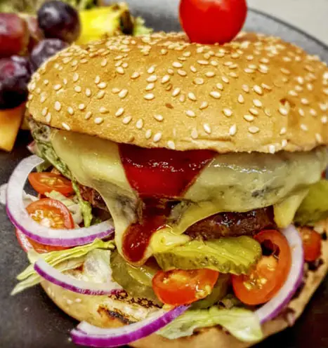 Homemade American cheeseburger